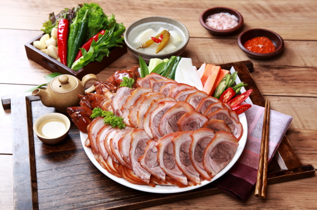 冷蔵】ジャンチュンドン小豚足(かたまり2個入) – 韓食