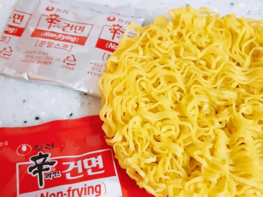 農心 辛ラーメン乾麺 ノンフライ麺1個 韓食